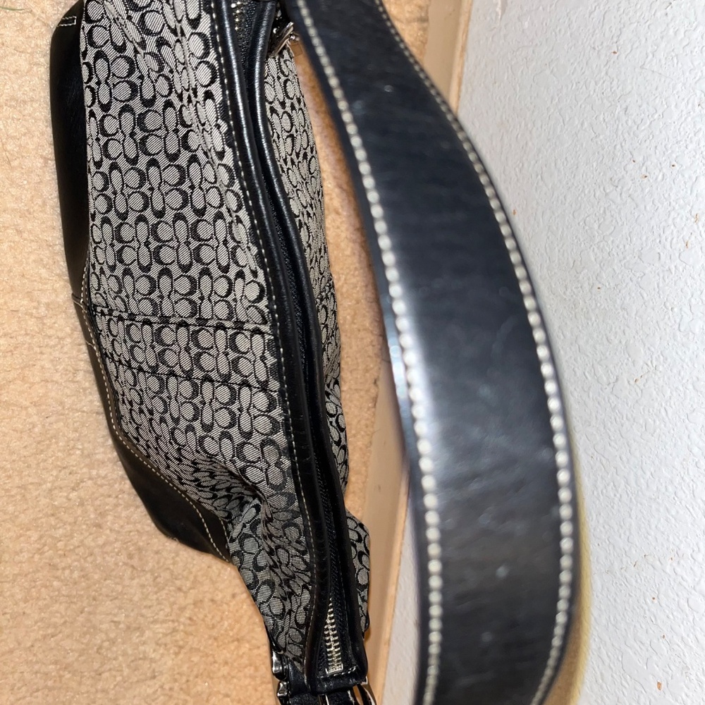 Coach G065-F10418 black Signature Jacquard with Smooth Leather - Picture 6 of 10